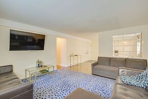 Walk to Train: Convenient Skokie Condo!