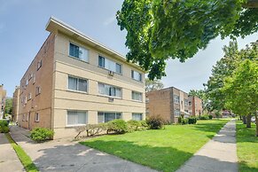 Walk to Train: Convenient Skokie Condo!