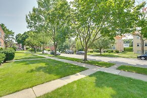 Walk to Train: Convenient Skokie Condo!