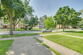 Walk to Train: Convenient Skokie Condo!