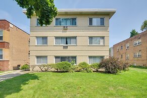 Walk to Train: Convenient Skokie Condo!