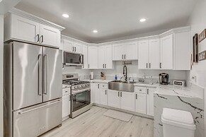 East Los Angeles Retreat ~ 2 Mi to Citadel Outlets