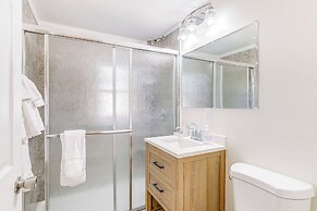 Rockville Home w/ Spacious Yard: 17 Mi to DC!