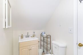 Rockville Home w/ Spacious Yard: 17 Mi to DC!