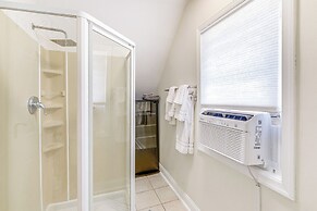 Rockville Home w/ Spacious Yard: 17 Mi to DC!