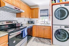Rockville Home w/ Spacious Yard: 17 Mi to DC!