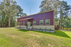 Quitman Lakefront Cabin w/ Screened Porch & Grill!