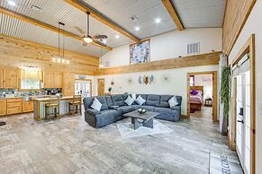 Quitman Lakefront Cabin w/ Screened Porch & Grill!