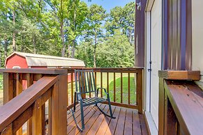 Quitman Lakefront Cabin w/ Screened Porch & Grill!