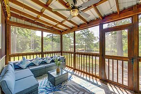 Quitman Lakefront Cabin w/ Screened Porch & Grill!