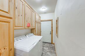 Quitman Lakefront Cabin w/ Screened Porch & Grill!