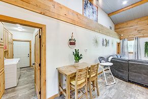 Quitman Lakefront Cabin w/ Screened Porch & Grill!