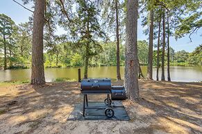 Quitman Lakefront Cabin w/ Screened Porch & Grill!
