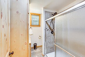 Quitman Lakefront Cabin w/ Screened Porch & Grill!