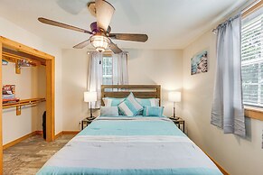 Quitman Lakefront Cabin w/ Screened Porch & Grill!