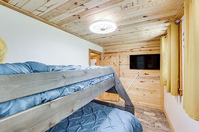 Quitman Lakefront Cabin w/ Screened Porch & Grill!