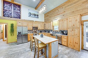 Quitman Lakefront Cabin w/ Screened Porch & Grill!