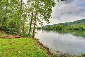 Flippin Home w/ Fire Pit: Walk to White River!