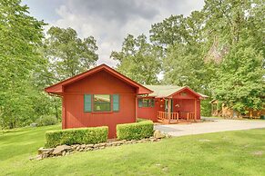 Flippin Home w/ Fire Pit: Walk to White River!