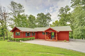 Flippin Home w/ Fire Pit: Walk to White River!