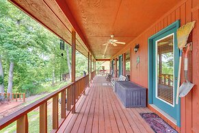 Flippin Home w/ Fire Pit: Walk to White River!