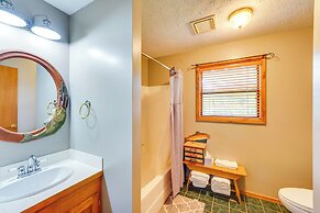 Flippin Home w/ Fire Pit: Walk to White River!