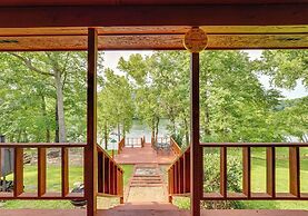 Flippin Home w/ Fire Pit: Walk to White River!