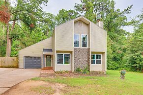 Daphne Home w/ Deck: Close to Beaches & Parks!