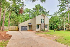 Daphne Home w/ Deck: Close to Beaches & Parks!