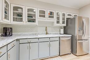 Daphne Home w/ Deck: Close to Beaches & Parks!