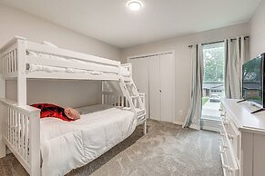 Daphne Home w/ Deck: Close to Beaches & Parks!