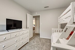 Daphne Home w/ Deck: Close to Beaches & Parks!