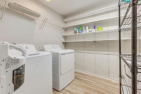 Daphne Home w/ Deck: Close to Beaches & Parks!