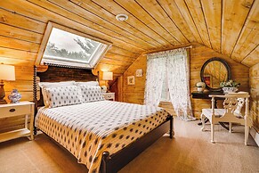 Picturesque Lake Elmo Cottage w/ Fire Pits!