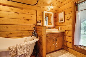 Picturesque Lake Elmo Cottage w/ Fire Pits!