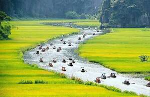 Room in House - Trang An Ao Dai Homestay - Triple Room With Field View