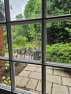 Cosy Cottage Retreat Next to Famous White Horse!