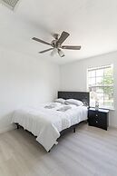 Stylish 4br 2.5ba Haven In Houston 4 Bedroom Home by RedAwning