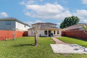 Stylish 4br 2.5ba Haven In Houston 4 Bedroom Home by RedAwning