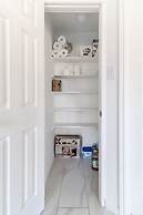 Stylish 4br 2.5ba Haven In Houston 4 Bedroom Home by RedAwning