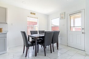 Stylish 4br 2.5ba Haven In Houston 4 Bedroom Home by RedAwning