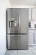 Stylish 4br 2.5ba Haven In Houston 4 Bedroom Home by RedAwning