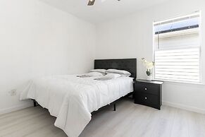 Stylish 4br 2.5ba Haven In Houston 4 Bedroom Home by RedAwning