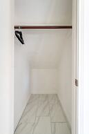 Stylish 4br 2.5ba Haven In Houston 4 Bedroom Home by RedAwning