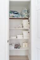 Stylish 4br 2.5ba Haven In Houston 4 Bedroom Home by RedAwning