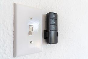 Stylish 4br 2.5ba Haven In Houston 4 Bedroom Home by RedAwning