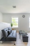 Stylish 4br 2.5ba Haven In Houston 4 Bedroom Home by RedAwning