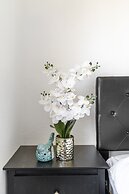 Stylish 4br 2.5ba Haven In Houston 4 Bedroom Home by RedAwning