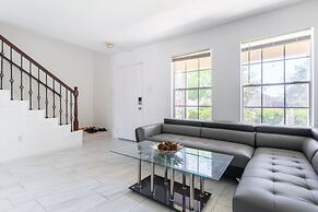 Stylish 4br 2.5ba Haven In Houston 4 Bedroom Home by RedAwning