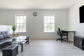 Stylish 4br 2.5ba Haven In Houston 4 Bedroom Home by RedAwning